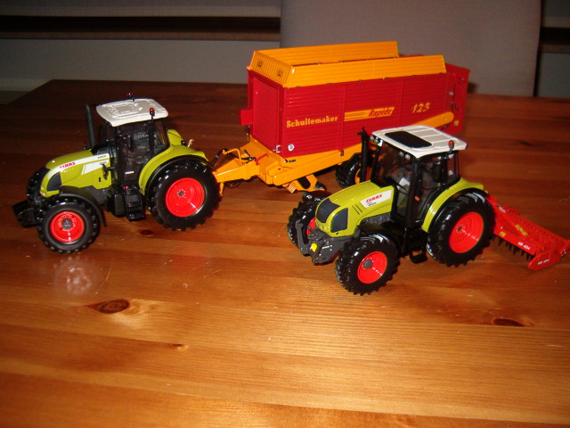 1.32 Claas Arions 01.JPG